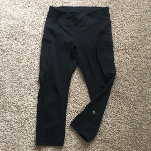 Black lululemon cropped leggings